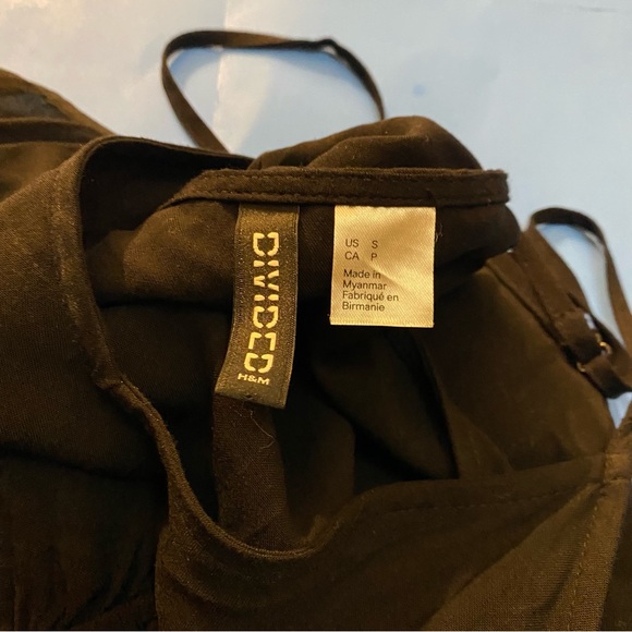 ⭐️ H & M Chic Black Romper🍁 - Picture 6 of 8